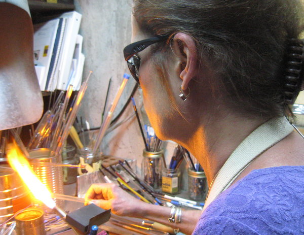 rsz-1img-0576-sue-winn-working.jpg